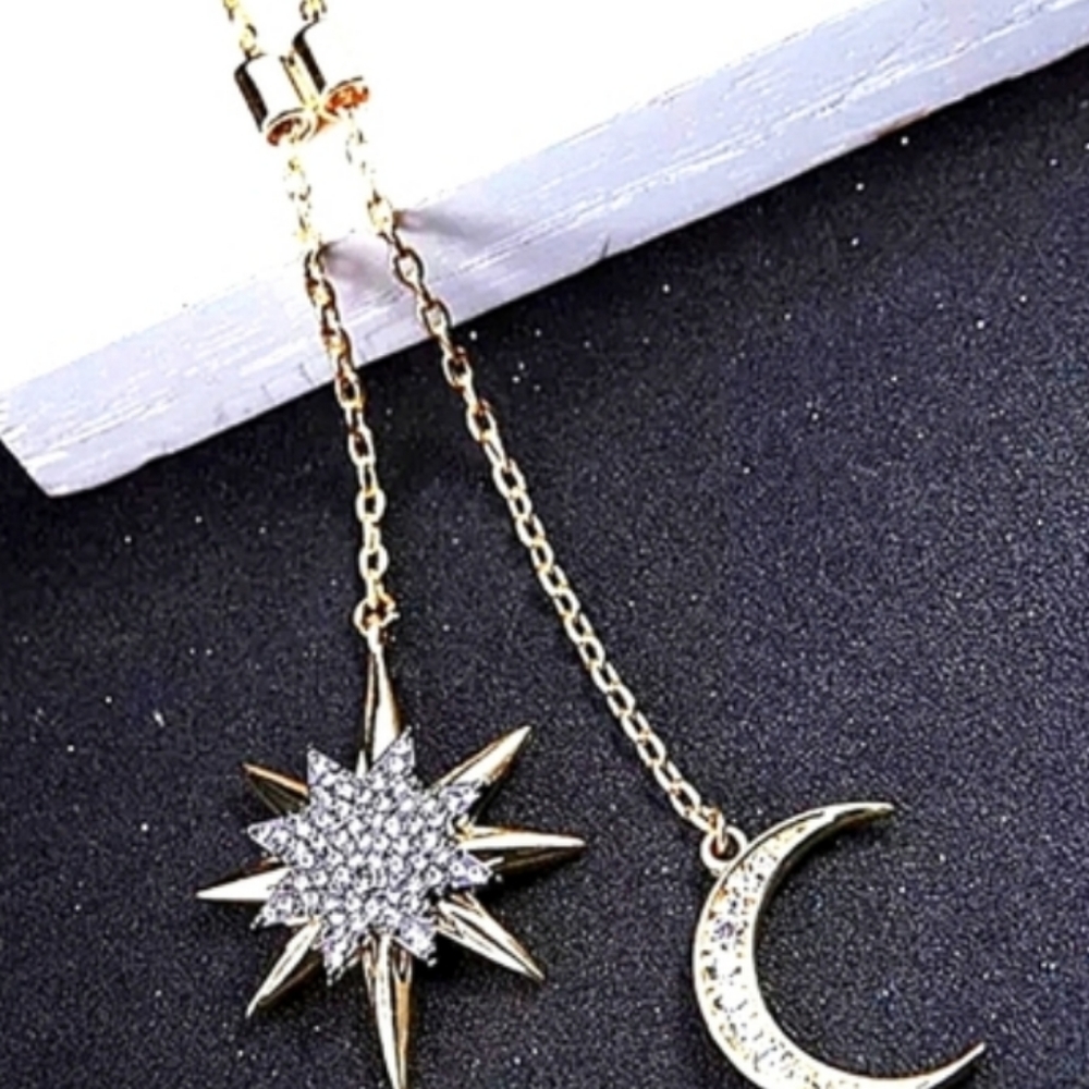 😎NWT   Lariat chain Moon and Star Crystals Necklace